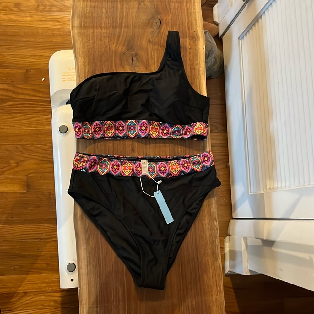 AMAZON/ CUPSHE black one shoulder swimsuit